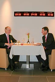 London, New York, Tokio: Karl-Ulrich Garnadt, Bereichsvorstand Service und Personal der Lufthansa Passage Airlines und Klaus Walther, Leiter Lufthansa Konzernkommunikation (Foto: Martin Schmitz)